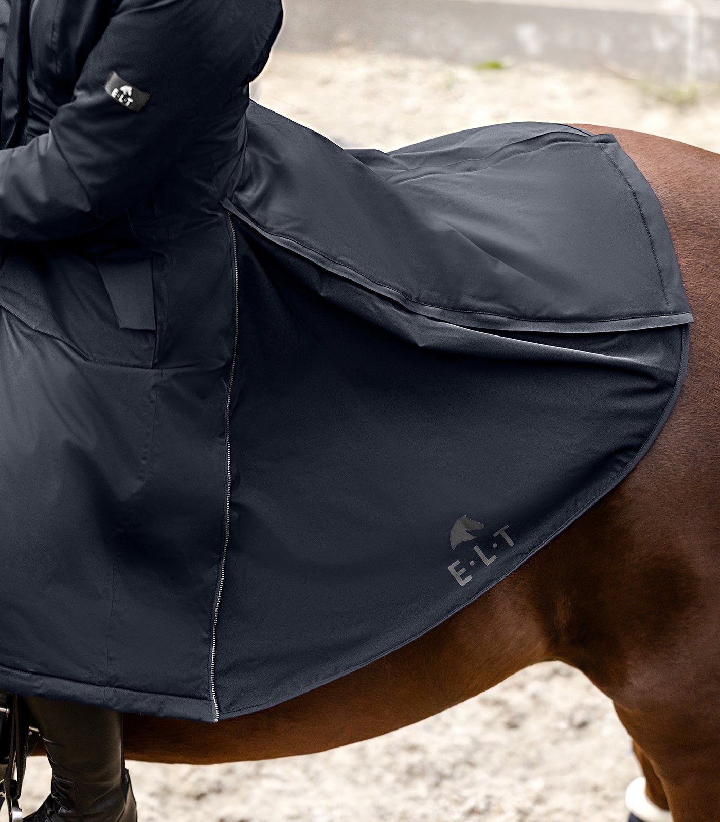 Ilga žieminė jojimo striukė moterims